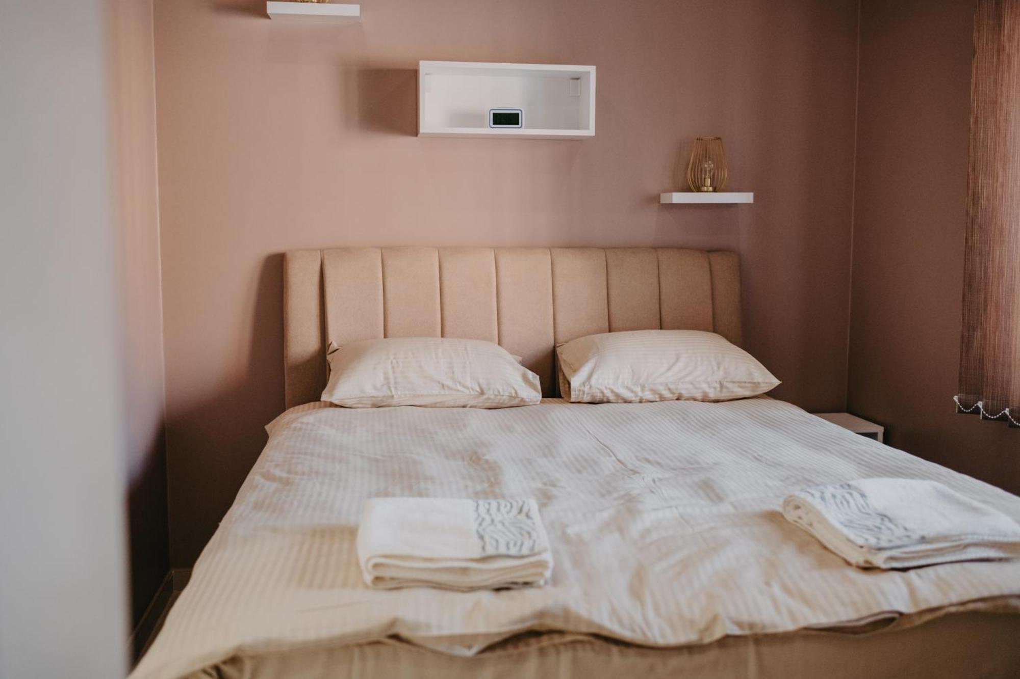 Modrica Prenociste Park B&B 외부 사진