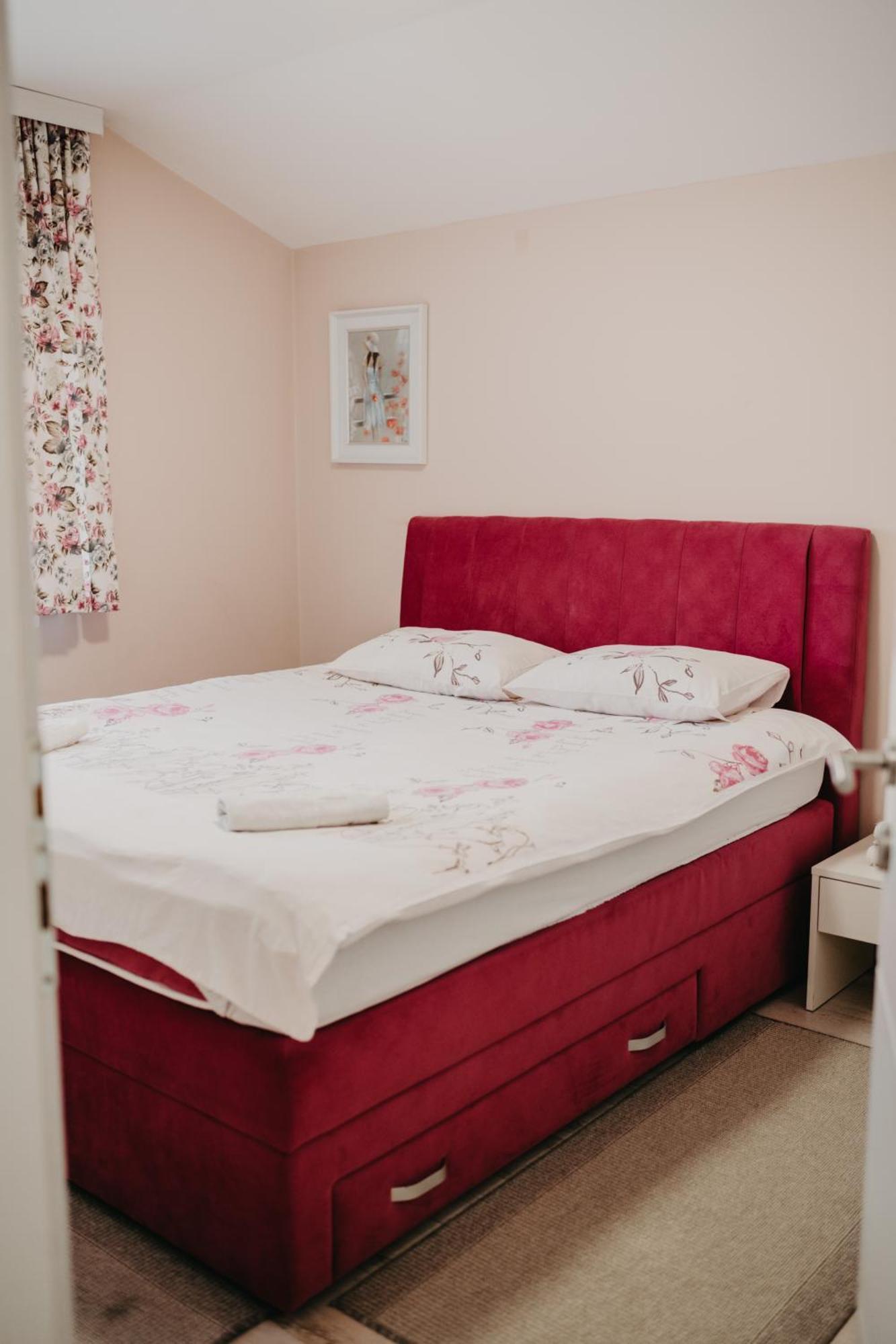 Modrica Prenociste Park B&B 외부 사진