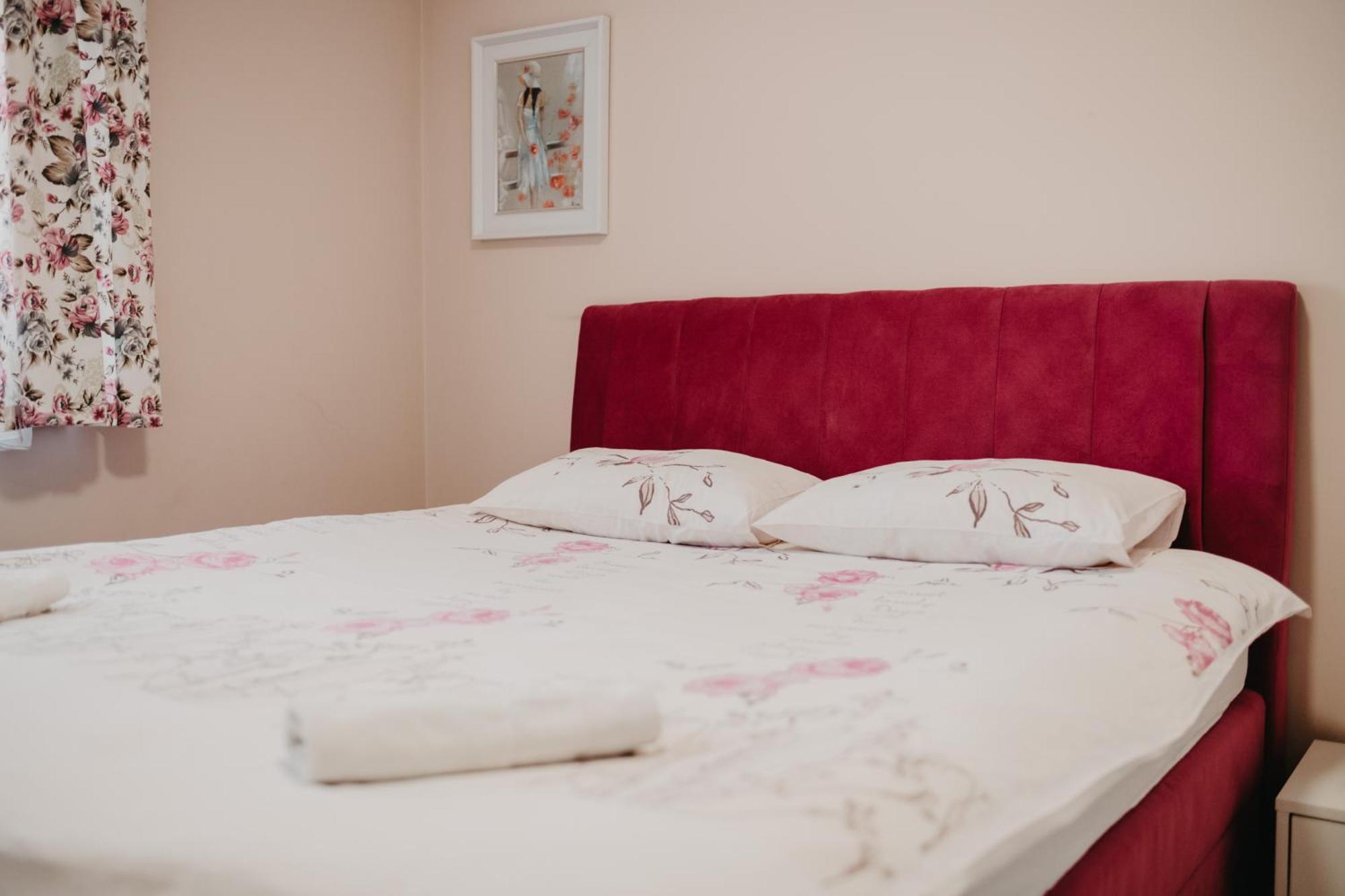 Modrica Prenociste Park B&B 외부 사진