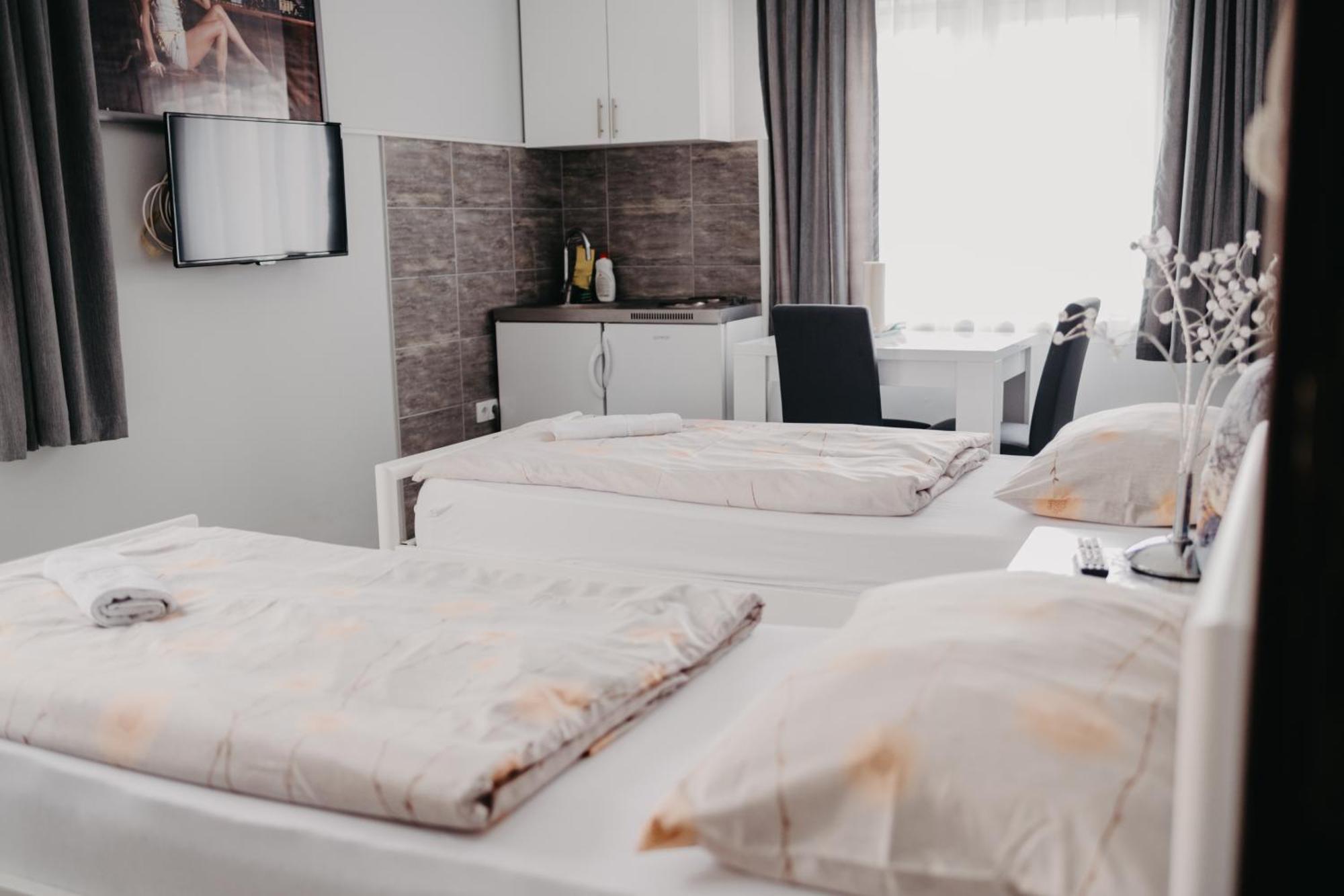 Modrica Prenociste Park B&B 외부 사진