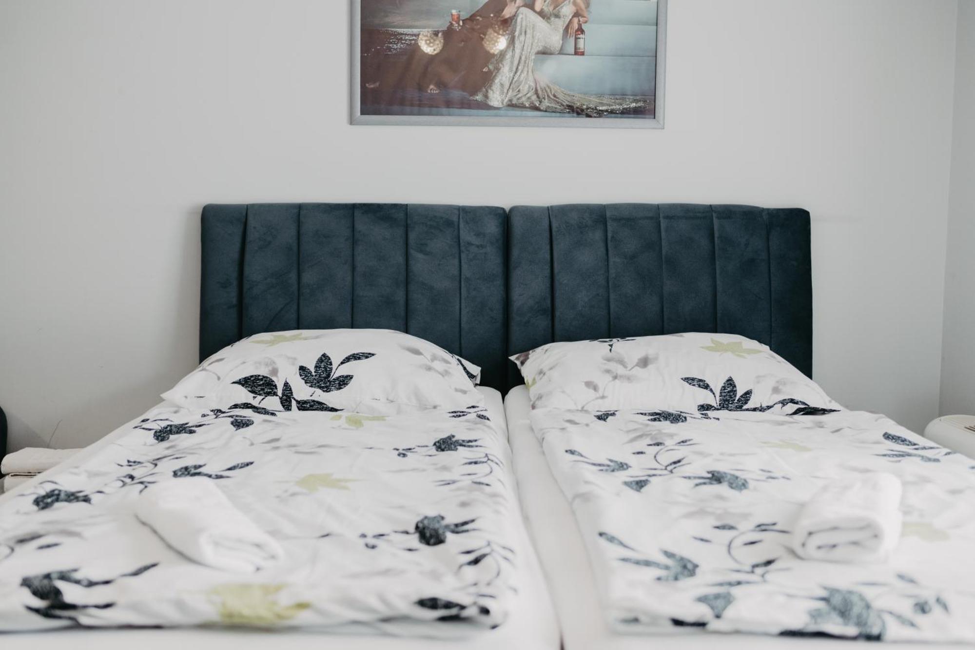 Modrica Prenociste Park B&B 외부 사진