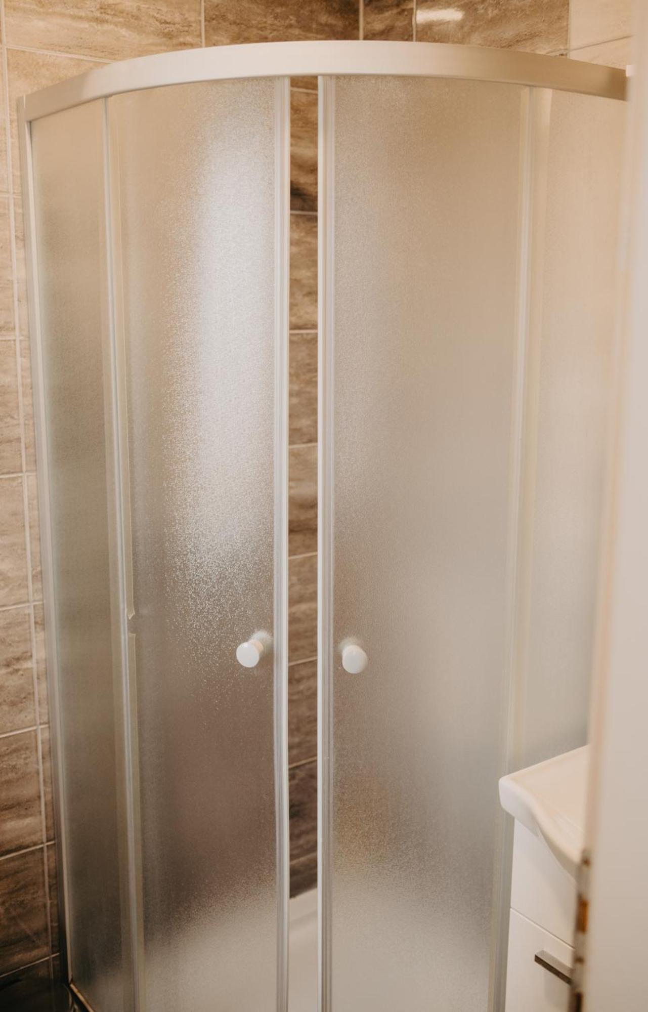 Modrica Prenociste Park B&B 외부 사진