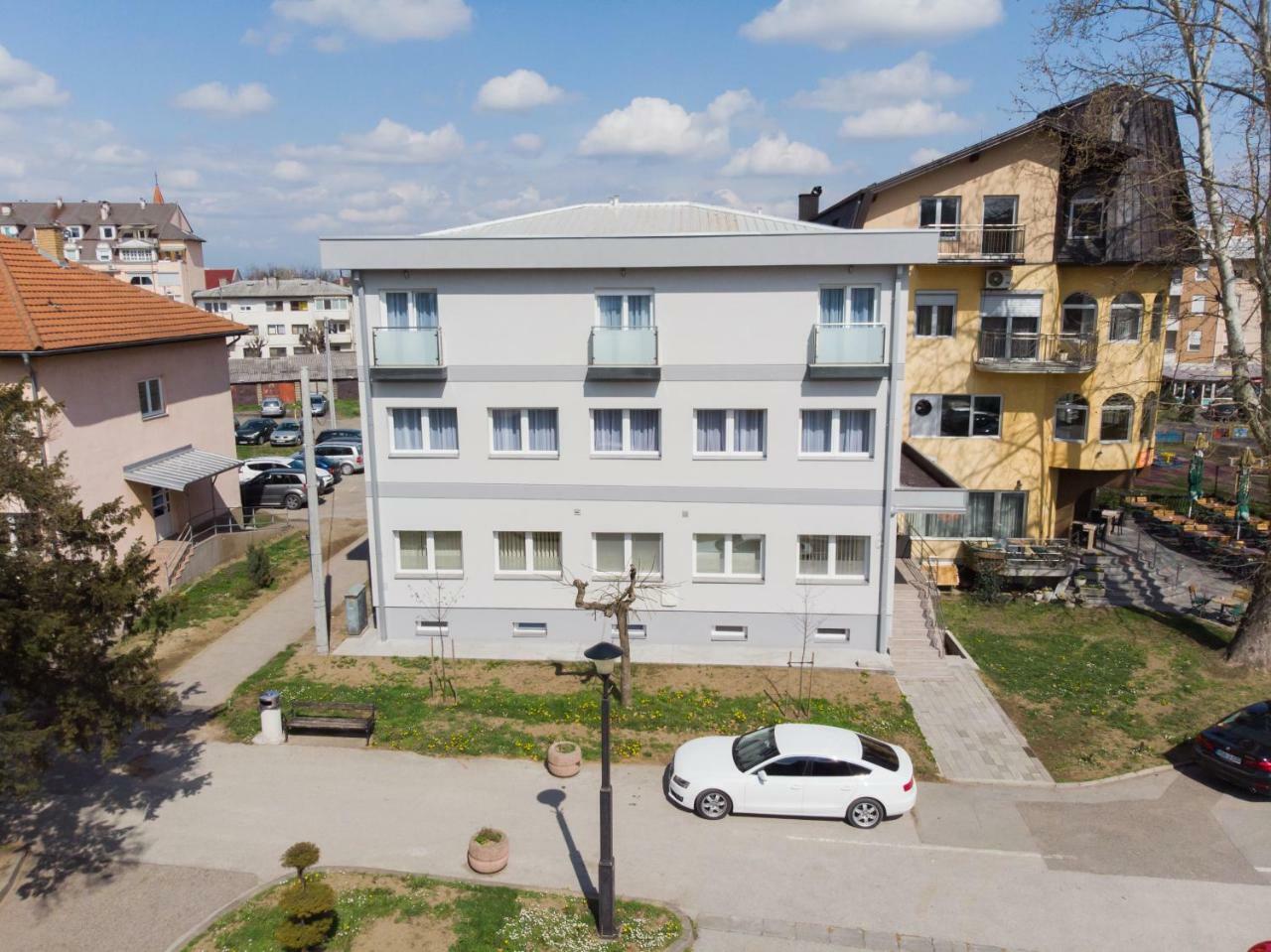 Modrica Prenociste Park B&B 외부 사진